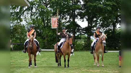 Eine Show der Reiterinnen und Reiter gehörte fest zum Programm des Jubiläumsfests. (Foto: privat)