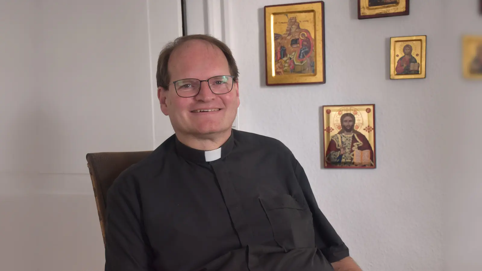 Pastor Jürgen Drücker ist begeistert von der Klus Eddessen. (Foto: Barbara Siebrecht)