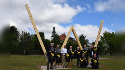 Das W gewinnt: Mit Aktionen wie etwa diesem großen W an der Weser machte man auf den Widerstand aufmerksam. (Foto: Marc Otto)