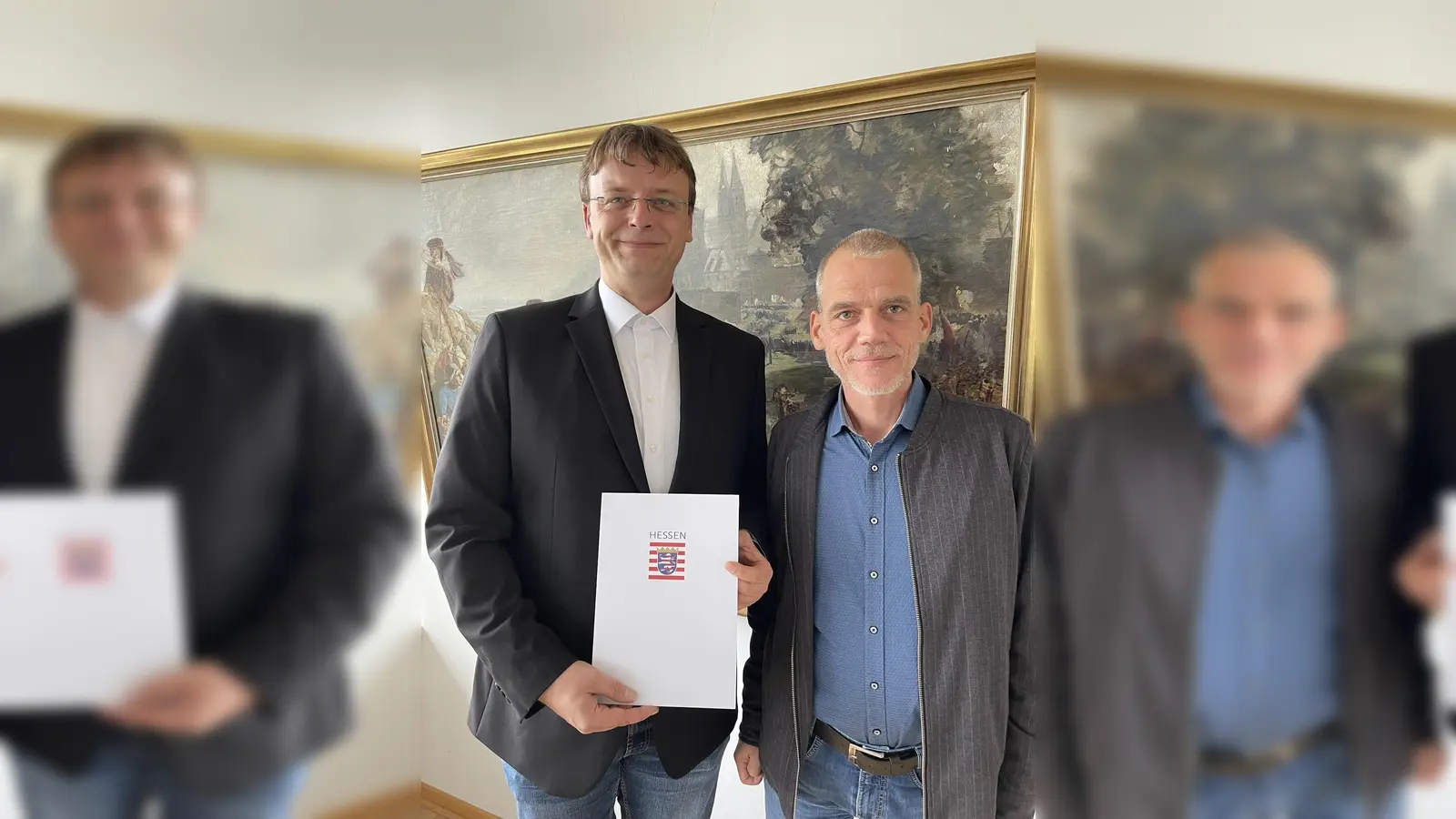 Dirk Reinhardt (links) mit dem Vizepräsidenten des Amtsgericht Kassel Dr. Philipp Gescher. (Foto: Stadt Immenhausen)