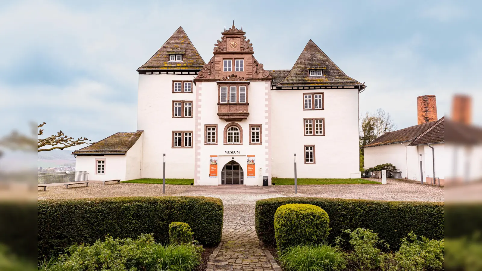 Der Schlosshof wird beim Flohmarkt zur Schatztruhe. (Foto: Claudia Warneke)