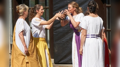 Die Bühne Hofgeismar begeisterte das Publikum mit der frivol-pikanten griechischen Komödie Lysistrata. (Foto: Stefan Bönning)