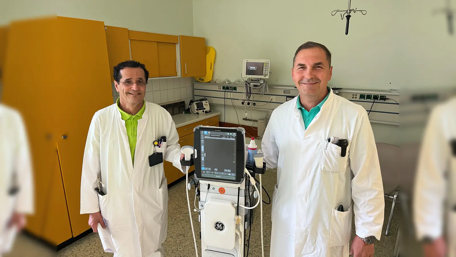 Bieten die Behandlung mit einem Femoraliskatheter an: Chefarzt der Anästhesie, Mohamed Al Batani, und Oberarzt Dimitri Schibakin.  (Foto: Landkreis Kassel)