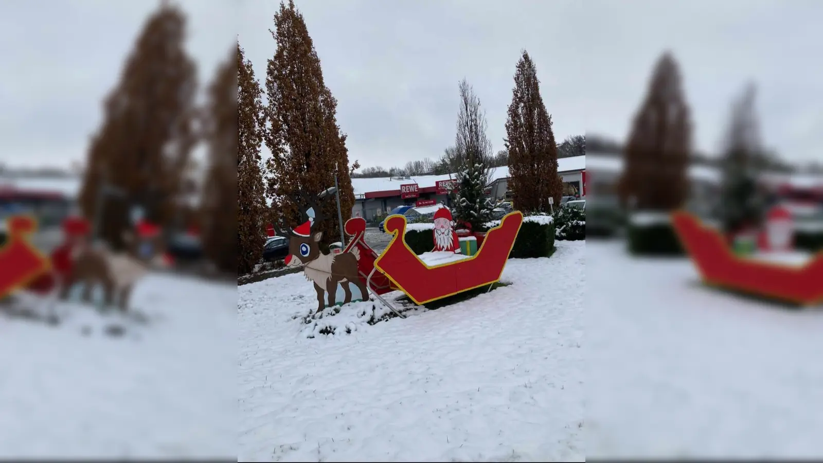 Der neue Grebensteiner Nikolausschlitten steht auf dem Hospitalsplatz. (Foto: Carsten Zuhl/Michael Tam)