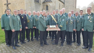Der Bezirksvorstand und Vertreter der 13 Bruderschaften des Bezirksverbandes Warburg trafen sich zum Seminar. (Foto: privat)