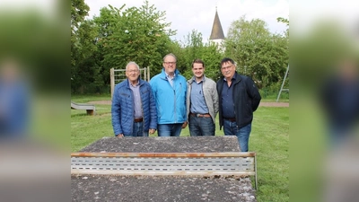 Hoffen auf starke Unterstützung für einen schöneren Spielplatz (v.l.): Wilhelm Vössing, Markus Watermeyer, Dominik Stromberg und Bernd Hoga. (Foto: privat)