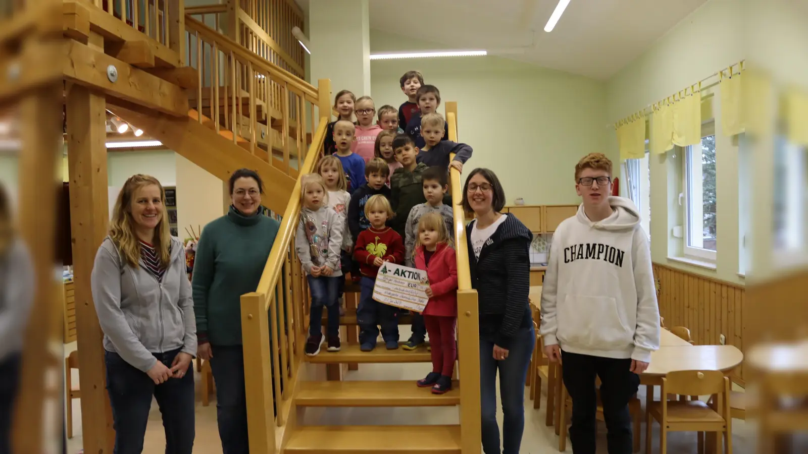 Spendenübergabe an den Kindergarten Löwenmäulchen in Derental. (Foto: Rittergut Meinbrexen)