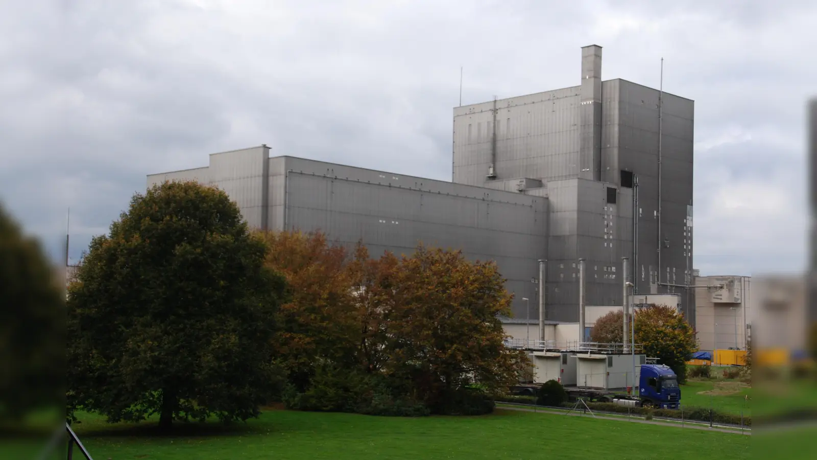 Das geplante Logisitiklager soll neben dem alten Kernkraftwerk angesiedelt werden. (Foto: Peter Vössing)