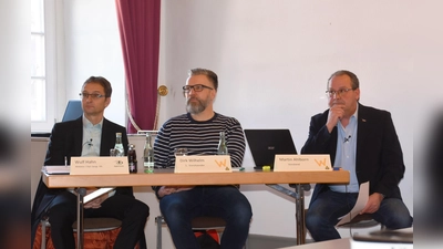 Präsentation der Studie: v.l. Wulf Hahn (RegioConsult), Dirk Wilhelm (Vorsitzender BI) und Martin Ahlborn (Vorstand BI). (Foto: Peter Vössing)